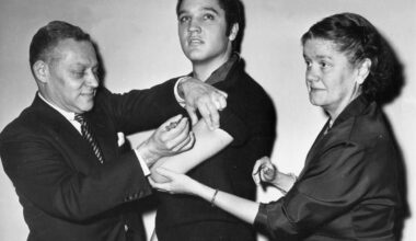Il gemello perduto, la leggenda, la solitudine di un divo: le teorie fantasiose sulla morte di Elvis
