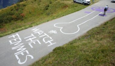 TOUR. FALLI SULL'ASFALTO? SKODA TRASFORMA I GRAFFITI OSCENI IN ARTE