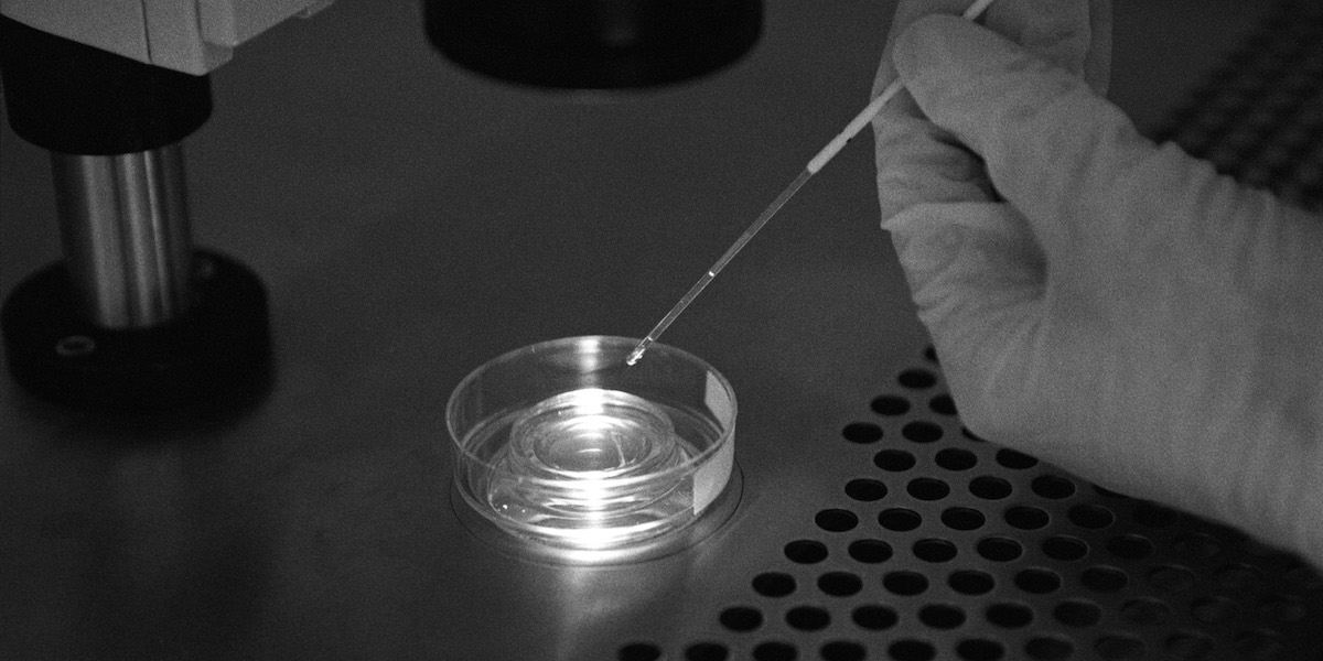 La storia del bambino nato da un embrione vecchio più di 30 anni