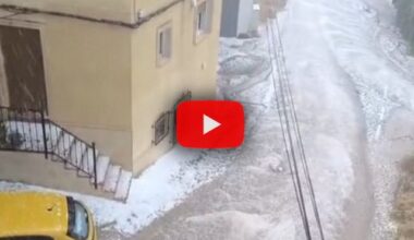 Grandinata rovinosa in Spagna, chicchi enormi e strade come fiumi di ghiaccio; il Video