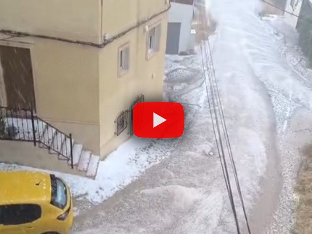 Grandinata rovinosa in Spagna, chicchi enormi e strade come fiumi di ghiaccio; il Video