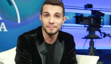 Salta il concerto di Marco Carta, il cantante ricoverato in ospedale: come sta