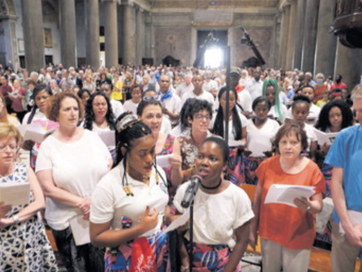 La rete "cattodem" che spinge la Chiesa a trasformarsi in Ong pro migranti