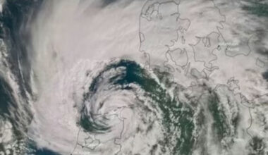 rara Tempesta nel cuore dell'Estate, venti a oltre 100 km/h; gli effetti