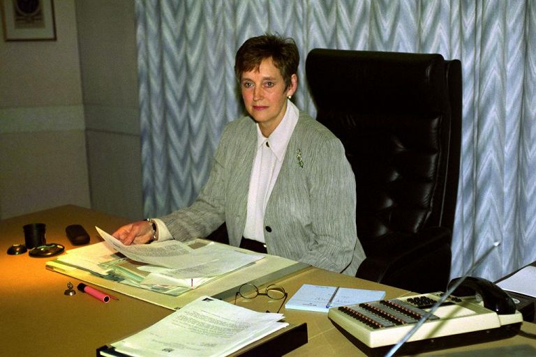 Stella Rimington, la prima donna a capo del servizio segreto interno britannico MI5 nel 1993