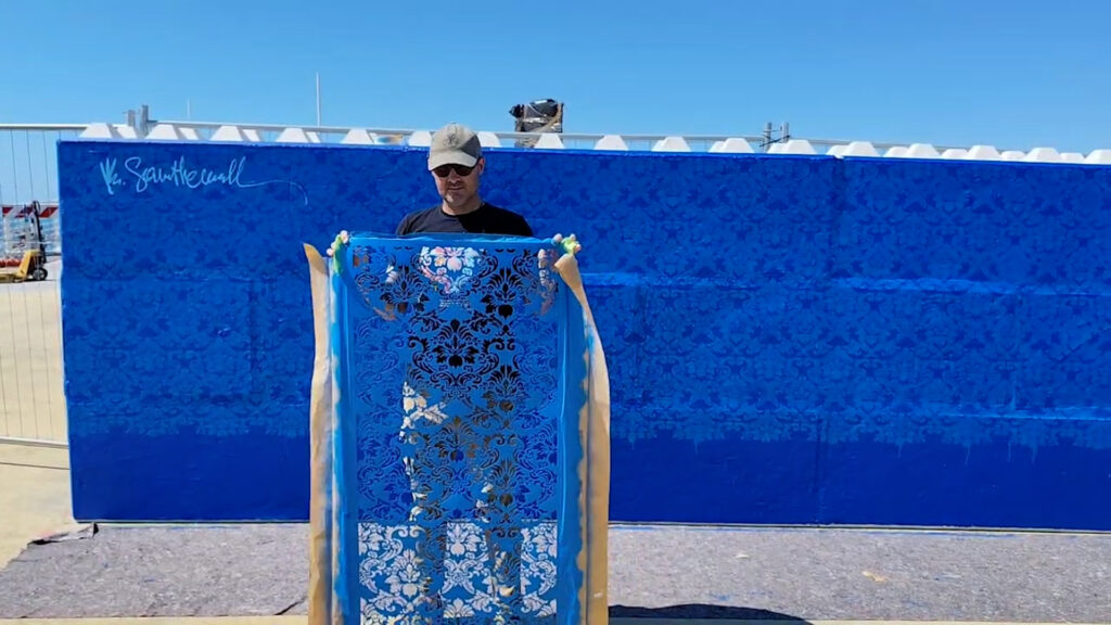 Un muro d'artista per "nascondere" la Guang Rong