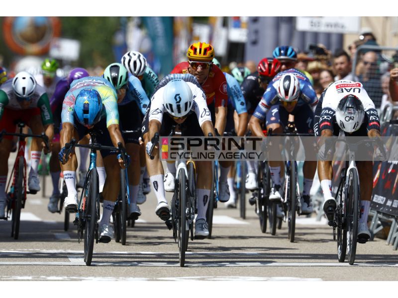 VUELTA BURGOS. VOLATA TUTTA ITALIANA, MOSCHETTI BATTE MALUCELLI AL FOTOFINISH
