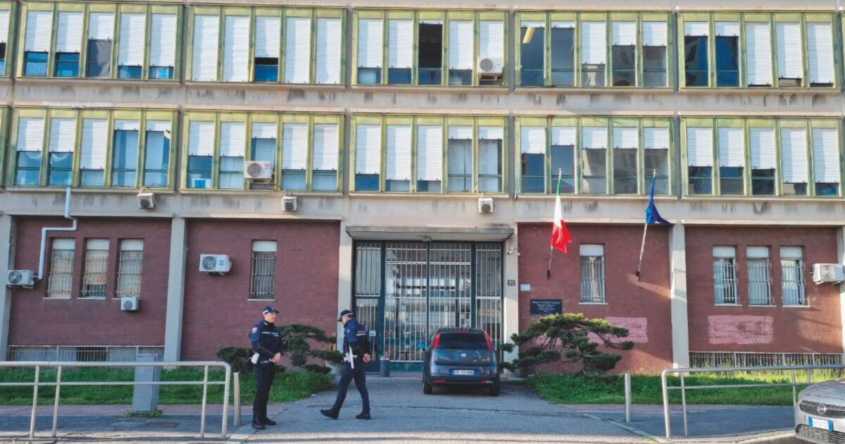 Beccaria, anche tre ex direttori indagati per aver coperto le torture sui minori