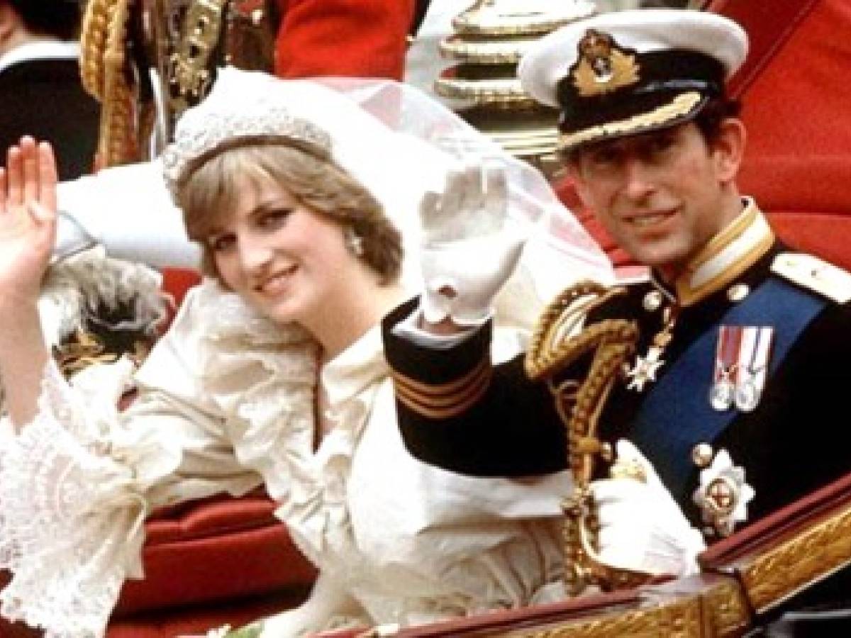 Decifrato il labiale del matrimonio: ecco cosa Carlo disse a Diana nel giorno del "sì"