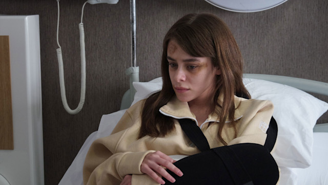 İlayda Alişan (Ela Yüksel) in una scena di Innocence