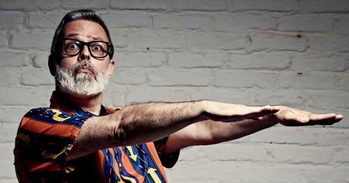 Frankie hi-nrg mc: “L’esordio in tv ad ‘Avanzi’, io inginocchiato a Battiato e Sanremo svela la realtà”