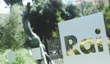"Qualsiasi violazione sarà valutata sotto i profili disciplinari", la Rai richiama i conduttori "più polemici" per l'uso dei social