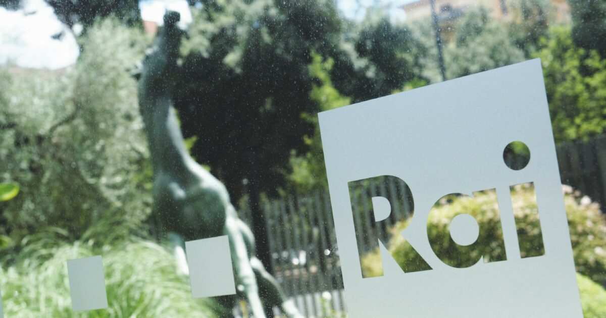 "Qualsiasi violazione sarà valutata sotto i profili disciplinari", la Rai richiama i conduttori "più polemici" per l'uso dei social