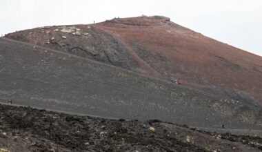 Si è aperta una nuova bocca effusiva sulla cima dell'Etna