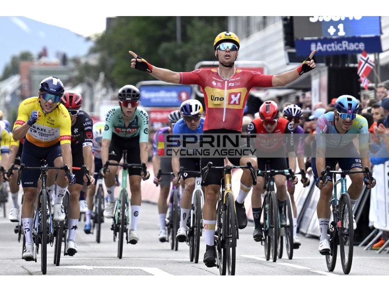 DVERSNES FA SUA L’ULTIMA TAPPA, 3° BALLERINI. STRONG CONQUISTA LA GENERALE DAVANTI A PIDCOCK E SCARONI