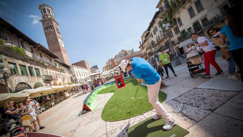 La città antica diventa campo da golf: sfida tra 72 giocatori
