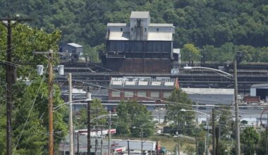 C'è stata una grossa esplosione in un impianto industriale vicino a Pittsburgh, negli Stati Uniti: molte persone sono ferite