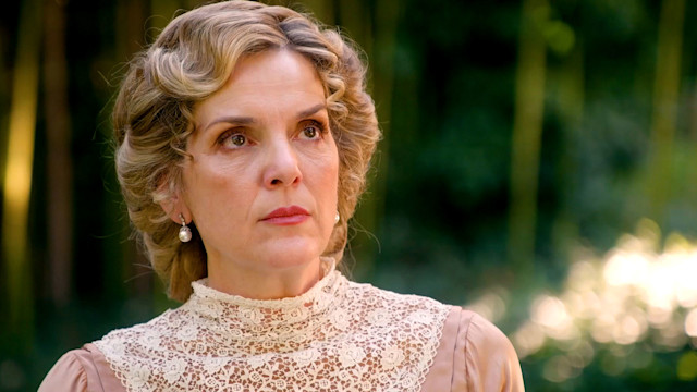 Eva Martín (Cruz Ezquerdo) in una scena de La promessa