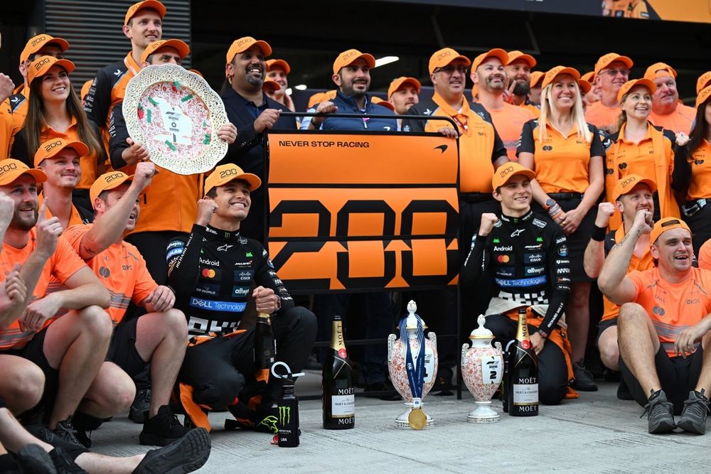 Lando Norris e Oscar Piastri hanno festeggoato il 200esimo GP vinto dalla McLaren