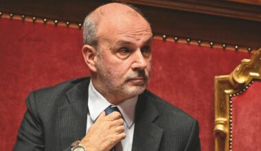Vaccini, ora il ministro Schillaci pensa di ritirare le nomine dei 2 esperti no vax