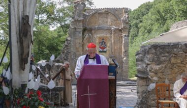 A Marzabotto il cardinale Zuppi ha letto i nomi degli oltre 12mila bambini uccisi dal 7 ottobre 2023 a Gaza e in Israele