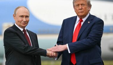 Trump: "Non contento delle trattative, vedremo di chi sarà la colpa e quali decisioni prendere". Putin: "Mosca sta facendo di tutto per fermare la guerra" - il Giornale