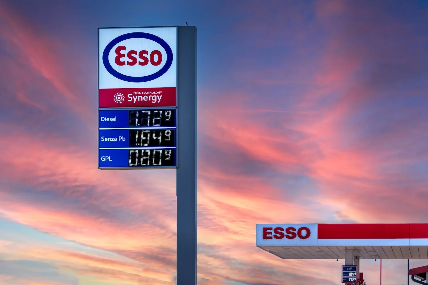 C'è anche la Sicilia, con la famiglia Minardo, nell'acquisto di 1200 distributori Esso