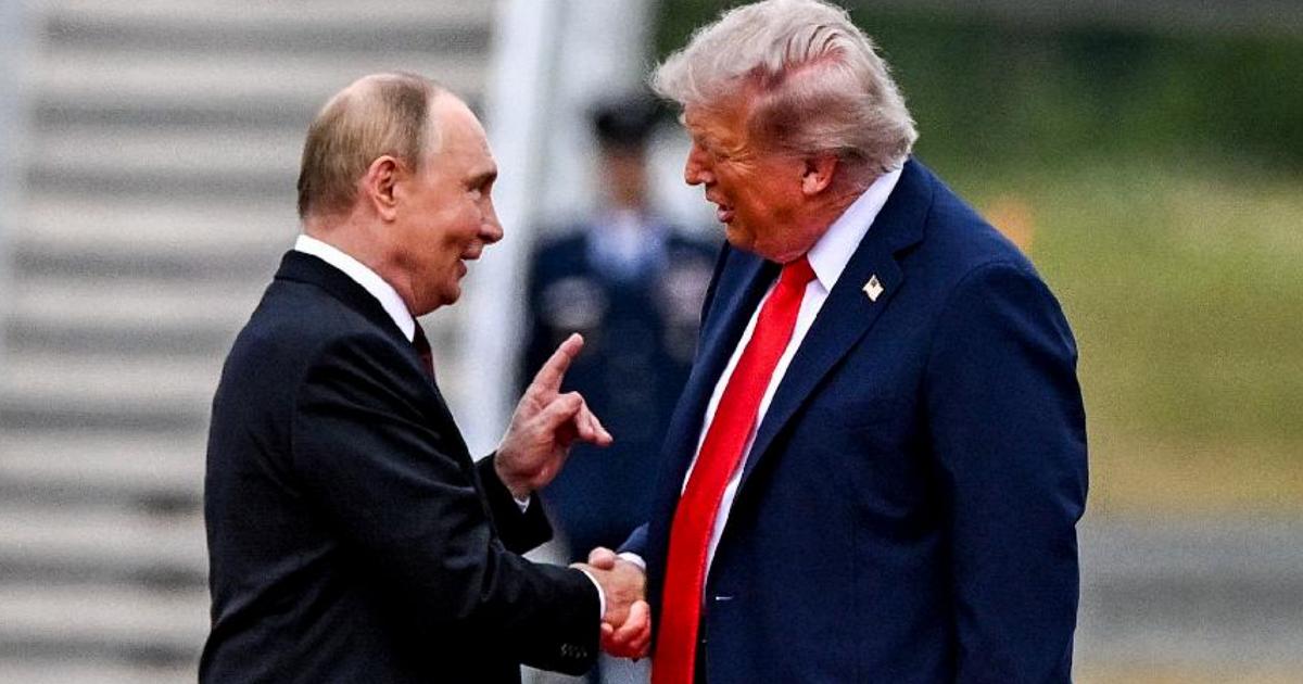 Trapelano i piani nati dal vertice in Alaska: Trump spingerà Zelensky a cedere territori per la pace