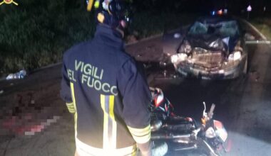 Travolti e uccisi due ragazzi di 16 anni in moto. L'automobilista avrebbe invaso la corsia opposta