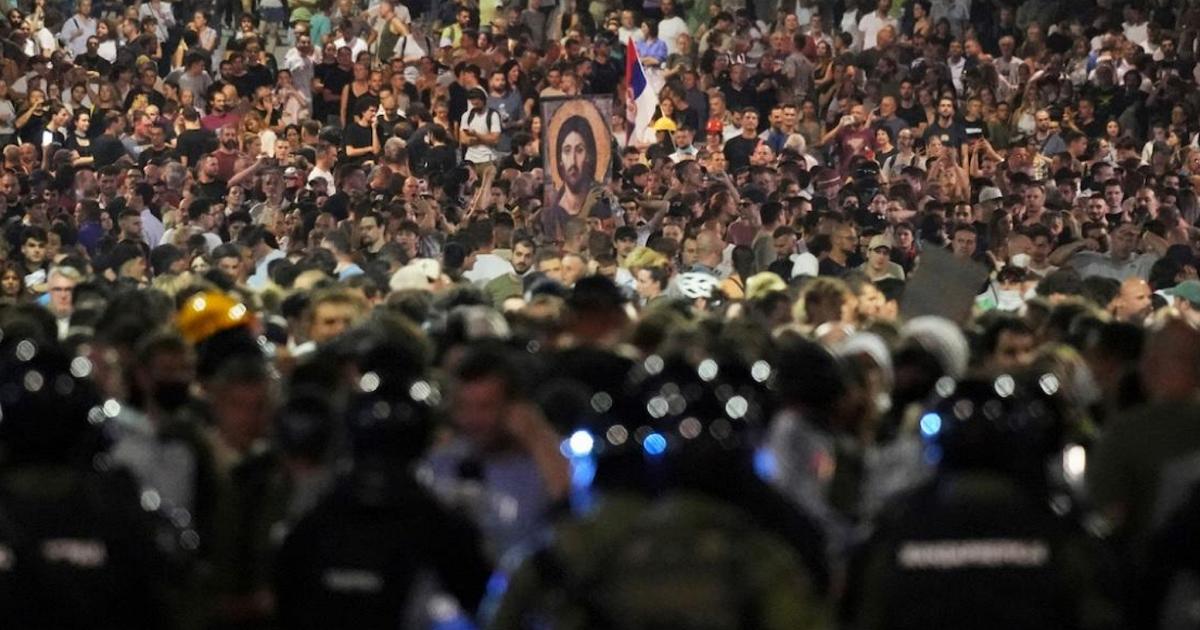 Continuano le proteste. Vucic: "Vogliono instaurare un governo anarchico di sinistra"
