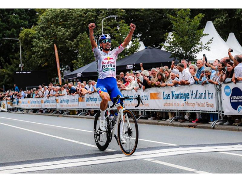 CRITERIUM POST-TOUR. ROGLIC E FERRAND PREVOT ESULTANO A ETTEN-LEUR