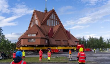 I lavori per spostare una chiesa intera, in Svezia