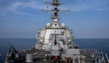 Il cacciatorpediniere USS Gravely (AP Photo/Bernat Armangue)
