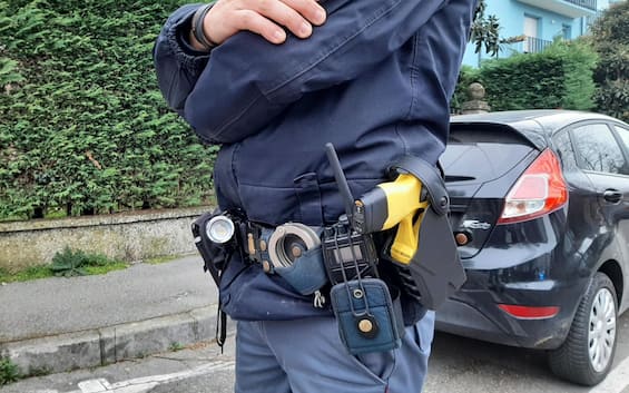 Morto dopo scarica taser a Genova, domani l'autopsia di Elton Bani