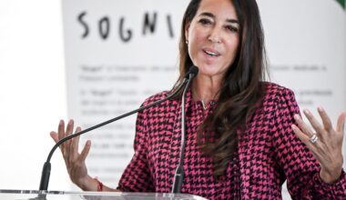 La Ronzulli chiede: «Parlino gli esperti». Ma è lei che mette il bavaglio ai medici - La Verità