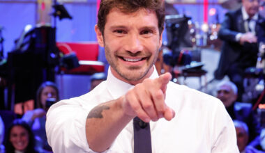 Il video di De Martino, lo showman allertato da un follower - Notizie