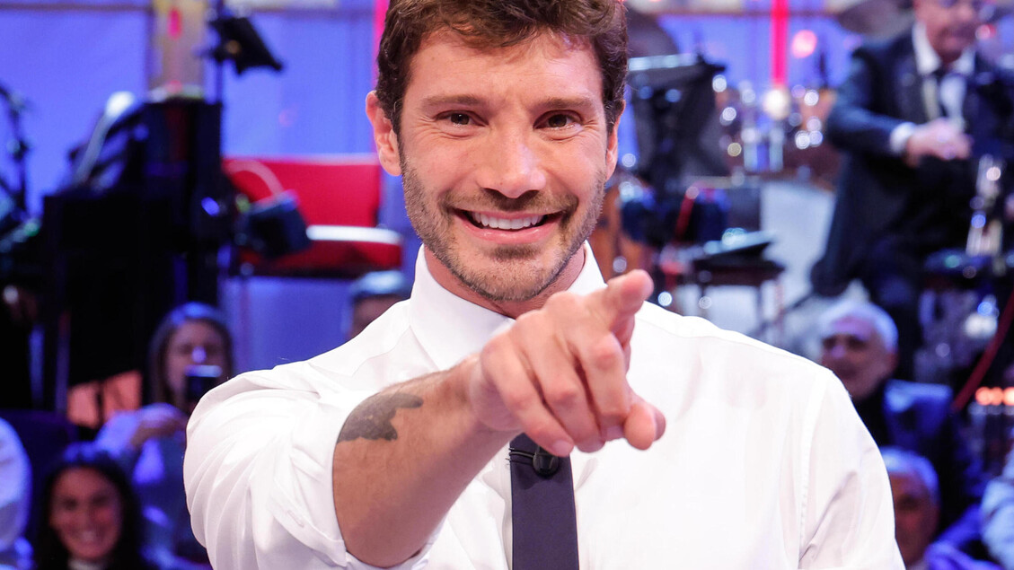 Il video di De Martino, lo showman allertato da un follower - Notizie