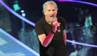 Il cantante Pappalardo insulta Giorgia Meloni e il pubblico lo fischia