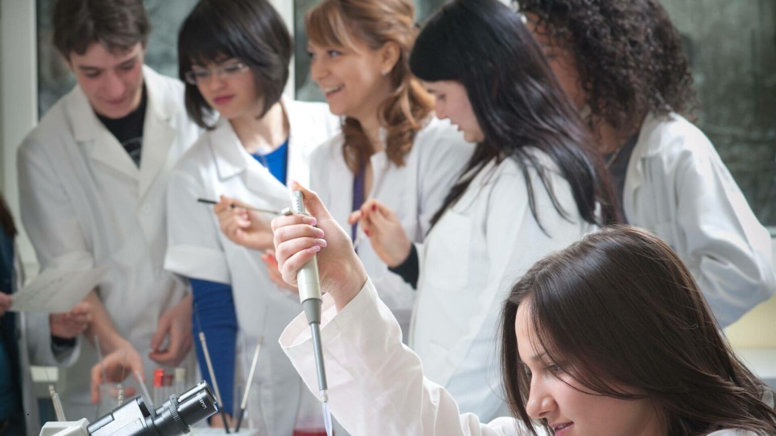 Università, oltre 24 mila posti disponibili per gli aspiranti medici: è record
