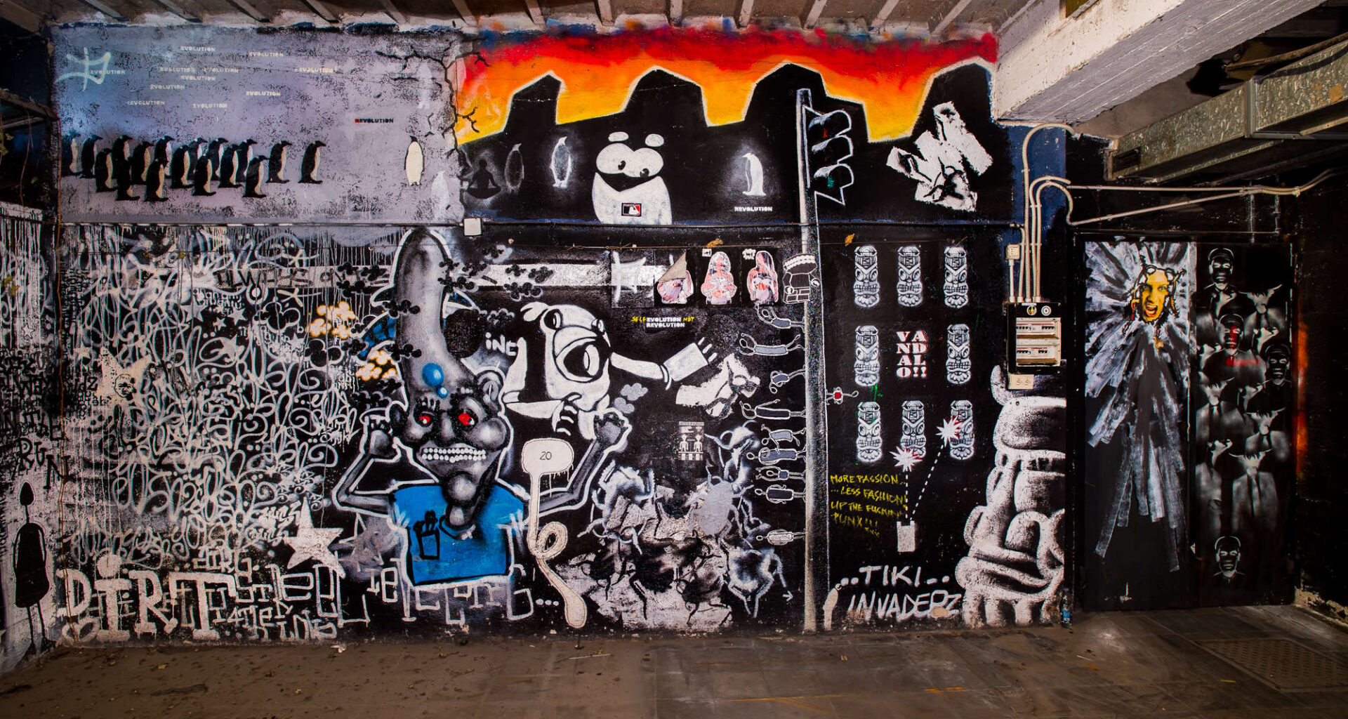 all'interno ci sono anche graffiti tutelati dalla Soprintendenza