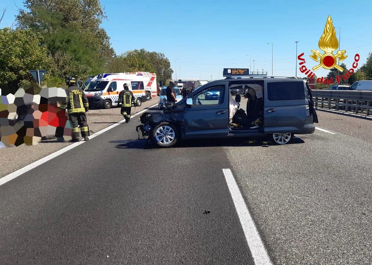 Incidente in tangenziale Ovest a Milano. Il conducente muore in ospedale, grave la compagna