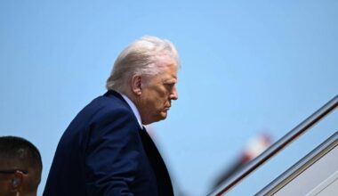 Trump silura il capo degli 007 del Pentagono: "Persa la fiducia"