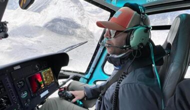 Missione per l'elicotterista Munari: recuperare l'alpinista morto.
