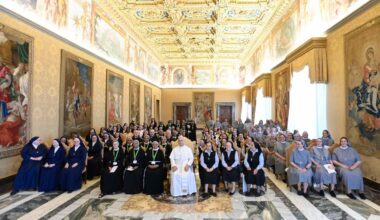 Il Papa: la famiglia va sostenuta nei suoi bisogni pratici e nella preghiera