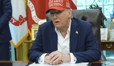 Trump minaccia la revoca delle licenze: "Abc e Nbc sono emittenti faziose"