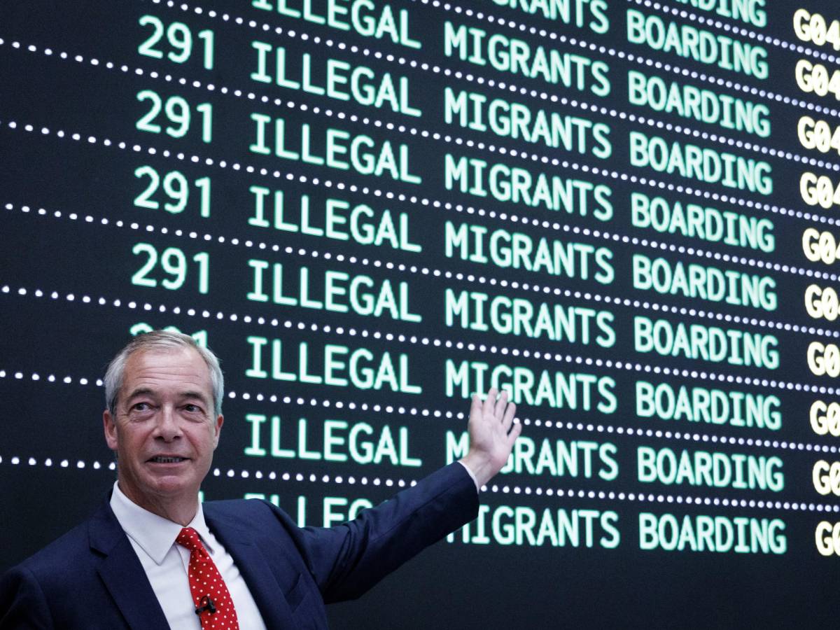 "Espelleremo 600mila migranti": ecco il piano di Farage per il Regno Unito