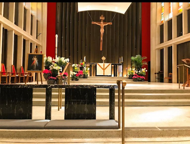 L'interno della Chiesa dove è avvenuta l'aggressione