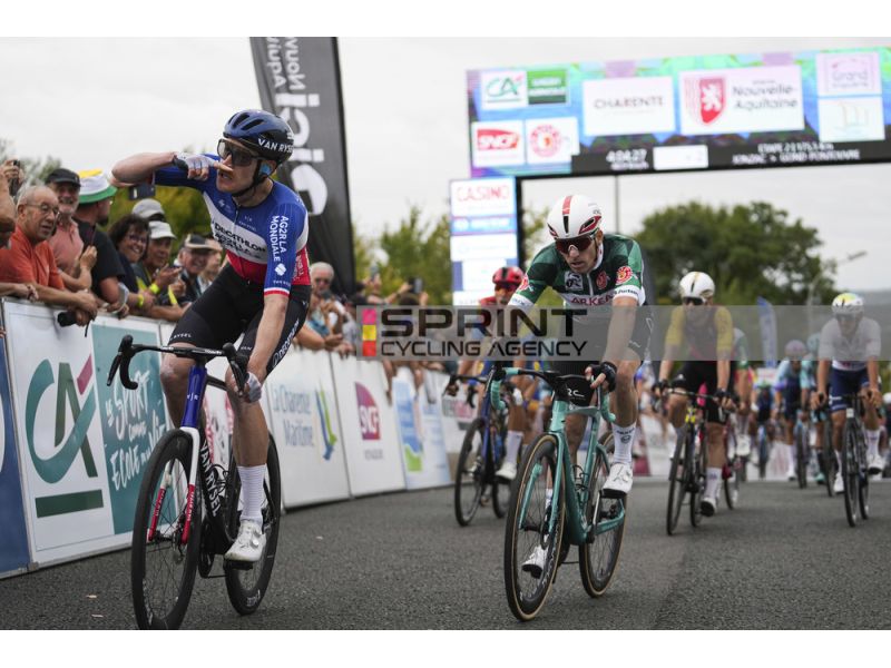 POITOU-CHARENTES. GODON SFRECCIA, DEMARE ANCORA 2° MA SALE IN TESTA ALLA CLASSIFICA, 3 ITALIANI IN TOP-10