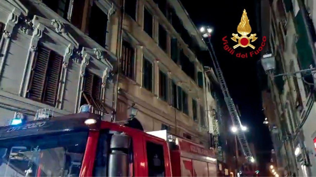 Incendio in Borgo San Lorenzo a Firenze: 11 persone in ospedale, anche 3 bambini. Cosa è successo