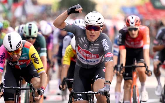 Vuelta 2025: Philipsen vince l'8^ tappa, 2° Viviani